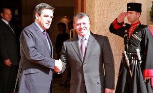 Le roi de Jordanie, Abdullah II, reçoit le Premier ministre français François Fillon au palais royal, à Amman, le 21 février 2010.
