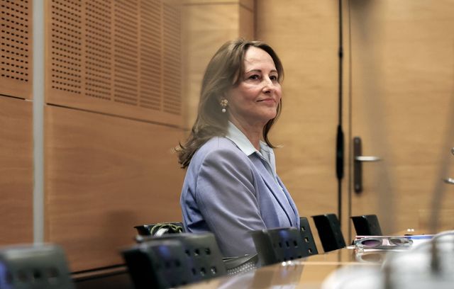 Son ancien rival de 2002 est désormais en prison, la voie est libre ? Si une primaire est organisée à gauche, Segolène Royal ne dit pas non : « Je ne vais pas me dérober, […] je serais candidate », a-t-elle indiqué en juillet.