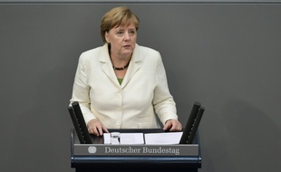 La chancelière Angela Merkel s'exprime devant la chambre basse du Parlement allemand à Berlin lors d'une session spéciale consacrée au Brexit le 28 juin 2016