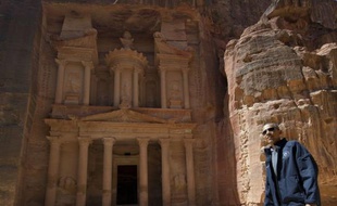 Barack Obama a goûté l'histoire ancienne samedi, en se promenant dans les ruines de l'ancienne cité nabatéenne de Petra en Jordanie, après avoir plongé pendant quatre jours dans les conflits du Proche-Orient et assuré Israël de l'indéfectible soutien des Etats-Unis.