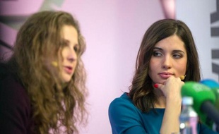Les deux jeunes femmes du groupe contestataire russe Pussy Riot, libérées cette semaine après avoir été amnistiées, ont montré vendredi leur détermination à "chasser" Vladimir Poutine du pouvoir