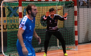 Le gardien du Fenix Toulouse Cyril Dumoulin et le capitaine Pierrick Chelle (archives).