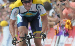 Le coureur américain Lance Armstrong, lors du contre-la-montre de Monaco, le 4 juillet 2009 sur le Tour de France.