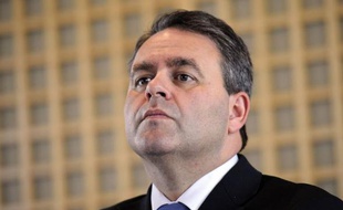 Le ministre du Travail, de l'Emploi et de la Santé Xavier Bertrand a déclaré lundi sa volonté de "faire baisser le chômage de façon durable", ajoutant que le gouvernement a "une obligation de résultat" dans ce domaine.