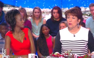 Capture d'écran du Grand 8 du 17 décembre 2013, sur Direct 8, avec Roselyne Bachelot et Hapsatou Sy.