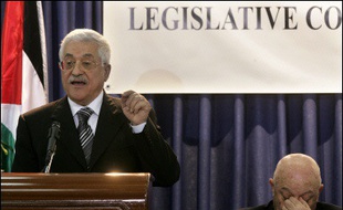 Le leader palestinien Mahmoud Abbas a plaidé pour un règlement négocié du conflit avec Israël et appelé le monde à ne pas "punir" les Palestiniens après la victoire électorale du Hamas, en inaugurant samedi le parlement dominé par le mouvement islamiste radical.