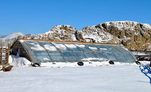 Le Geres permet à des petits agriculteurs de Mongolie d'utiliser des serres solaires passives pour le maraîchage.