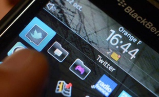 Un utilisateur de téléphone BlackBerry.