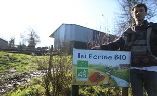 François Hamel, producteur de lait bio à Bernières-le-Patry en Normandie, le 19 février 2016