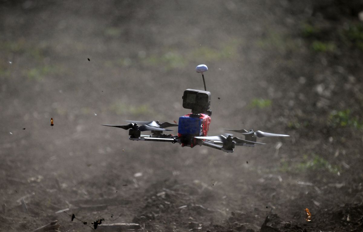 Guerre en Ukraine : Incendie d’un terminal pétrolier maîtrisé et pluie de drones des deux côt image