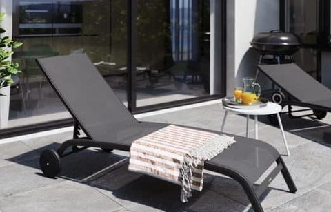 Envie de farniente cet été ? Ce bain de soleil en aluminium est à 99€ chez Leroy Merlin