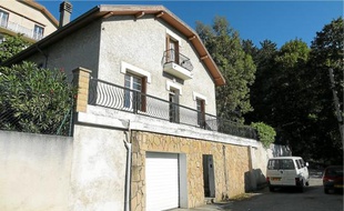 Les Roms occupent cette maison de St-Martin-le-Vinoux, depuis octobre?2010.