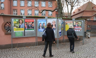 Panneaux électoraux pour les élections régionales en Alsace-Champagne-Ardenne-Lorraine à Strasbourg. (Illustration)