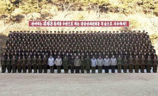 La Corée du Nord se prépare à une parade militaire sans précédent pour début 2012, pour célébrer les anniversaires de ses deux précédents dirigeants, grand-père et père du dirigeant actuel, a indiqué lundi la presse sud-coréenne.