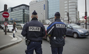 Mise en place de la circulation alternée à Paris, pour faire face à l'alerte particules fines en 2014. // Photo : V. WARTNER