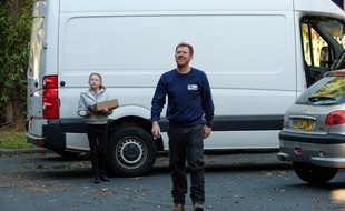 Kris Hitchen dans «Sorry We Missed You» de Ken Loach