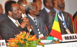 Un sommet des chefs d'Etat ouest-africains consacré aux crises nées des coups d'Etat militaires au Mali et en Guinée-Bissau, a été ouvert jeudi par le président sénégalais Macky Sall, a constaté un journaliste de l'AFP.