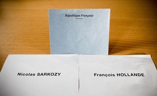 François Hollande, en tête du scrutin au premier tour, garderait l’avantage au second tour selon un sondage CSA pour 20 Minutes, BFMTV et RMC publié ce dimanche 22 avril
