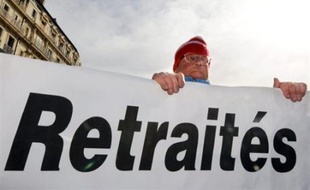 Le régime par répartition protège les retraités français des effets de la crise financière, alors que le système de capitalisation à l'américaine, parfois montré en exemple, rend très vulnérables leurs homologues américains, soulignent des économistes et syndicats.