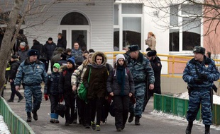 La police moscovite est intervenue lors d'une prise d'otages dans une école du nord de la capitale russe, le 3 février 2014.