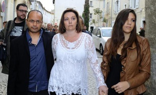Le tribunal correctionnel de Tarascon a relaxé mardi une institutrice dont un élève s'était accidentellement pendu dans le couloir de son école où il était resté puni pendant trois quarts d'heure.