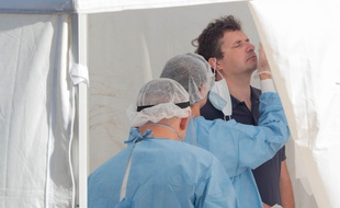 Un test PCR gratuit pour dépister le Covid-19 à Strasbourg, le 10 juillet 2020