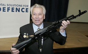 Mikhail Kalashnikov, l'inventeur de la kalashnikov, en 2006.