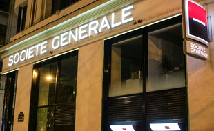 Une agence de la Société Générale sur les Champs-Elysées, à Paris, le 25 janvier 2015.