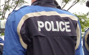 Saint-Priest, le 4 jui n 2014. Pour faire face a la hausse du nombre de tues sur les routes du rhone observee depuis le debut de l'annee, les controles routiers sont renforces en cette periode de ponts. Les controles de vitesse et d'alcoolemie vont mobiliser 400 CRS en Rhone-Alpes Auvergne pendant le week-end de la Pentecote.