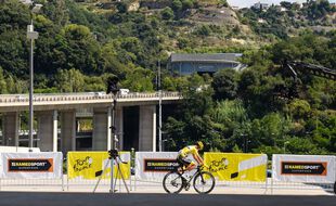 Les Niçois ont très peu eu accès aux coureurs du Tour de France, ici le 31 août. Les Lyonnais devraient vivre la même frustration samedi et dimanche.