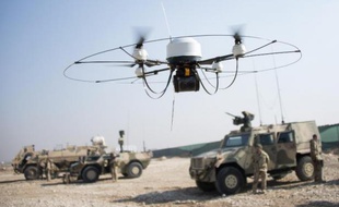 Le 23 décembre 2013, un drone Mikado dans le Camp Marmal à Mazar-e-Sharif, en Afghanistan