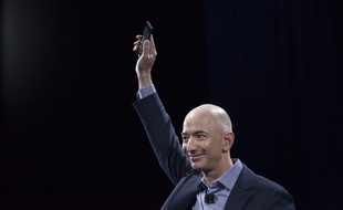 Jeff Bezos, fondateur et PDG d'Amazon, présente le