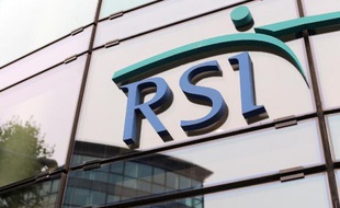 Le logo du RSI (régime social des indépendants) sur la façade du siège à Saint-Denis le 17 octobre 2012.
