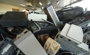 Des articles électroniques et électriques avant leur recyclage