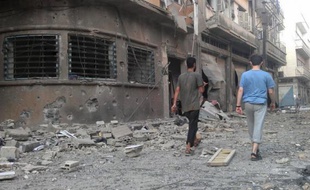 Plus de 150 personnes selon l'Observatoire syrien des droits de l'Homme (OSDH), et plus de 200 selon un chef rebelle syrien, ont été tuées jeudi dans l'attaque avec des chars et des hélicoptères par les forces gouvernementales syriennes de la localité de Treimsa, dans le centre de la Syrie.