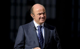 L'économie espagnole retombera en récession en 2012, plombée par la faible demande des ménages qui souffrent de strictes mesures d'austérité et un taux record de chômage devant encore augmenter cette année, selon les prévisions de la Banque d'Espagne publiées lundi.