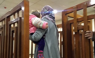 Mélina Bougedir au tribunal de Bagdad.