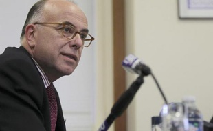 Le ministre de l'Intérieur Bernard Cazeneuve le 8 mai 2015 à Cherbourg