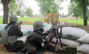 Des militaires camerounais à un poste de contrôle, le 17 juin 2014 à Armchidé