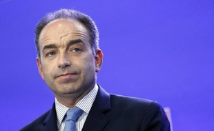 Le secrétaire général de l'UMP, Jean-François Copé, a déclaré mercredi qu'il n'était "pas du tout" dans le temps de sa candidature à la présidence de l'UMP, repoussant les critiques du camp Fillon qui l'accuse implicitement de faire déjà campagne avec les moyens du parti.
