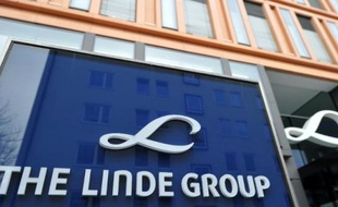 Le producteur allemand de gaz industriels Linde, grand concurrent du français Air Liquide, a annoncé vendredi la nomination de Wolfgang Büchele, un ancien de BASF, pour remplacer l'actuel patron du groupe, Wolfgang Reitzle, en mai 2014.