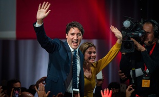 Le premier ministre canadien Justin Trudeau célèbre sa victoire à Montréal le 21 octobre 2019.