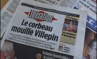 Jean-Louis Gergorin affirme avoir suggéré de mettre les services secrets "sur le coup". Mais, comme ceux-ci dépendent du ministère de l'Intérieur, "M. de Villepin a répliqué: +certainement pas, Sarkozy va être au courant+".