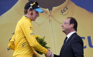 François Hollande a retrouvé avec bonheur vendredi ses terres de Corrèze à l'occasion de l'étape du Tour de France à Brive-La-Gaillarde, soulignant sa volonté de rester proche des Français sans cacher les efforts qui devront être consentis face à la crise.