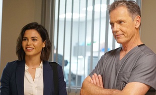 Jenna Dewan et Bruce Greenwood, deux acteurs de la série médicale «The Resident», bientôt sur Warner TV en France