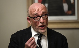 L'avocat Alain Jakubowicz, ici en février 2018 à Pont-de-Beauvoisin (Isère), lorsqu'il représentait son client Nordahl Lelandais.