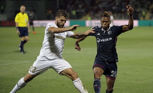 Clinton N'Jie (à d.) n'a inscrit qu'un but avec l'OL, face à Mlada Boleslav, lors du 3e tour préliminaire de la Ligue Europa.