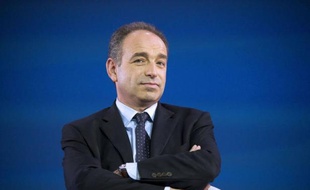 En meeting mercredi soir à Rochefort sur les terres picto-charentaises de Ségolène Royal, Jean-François Copé joue un rôle clef dans la campagne du président-candidat mais pense aussi déjà à l'après-Sarkozy et tisse sa toile au sein du parti présidentiel.