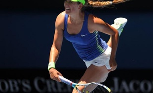 La Bélarusse Victoria Azarenka, tête de série N.3, s'est qualifiée pour les demi-finales de l'Open d'Australie, en battant à l'usure la Polonaise Agnieszka Radwanska (N.8) en trois sets 6-7 (0/7), 6-0, 6-2, mardi à Melbourne.