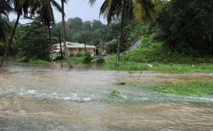 Le jeune homme de 23 ans qui, selon un témoin, avait été emporté par un canal en crue aux Abymes lors des inondations de lundi soir et de la nuit de lundi à mardi en Guadeloupe est sain et sauf et avait regagné son domicile, a-t-on appris auprès des sapeurs-pompiers.